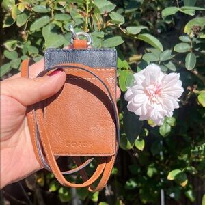 Coach LANYARD IN HERITAGE WEB LEATHER.🤎